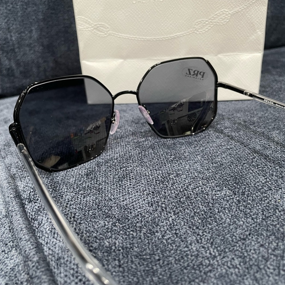 PRADA AUTHENTIC Black Polarized Sunglasses -NEW with TAGS and RECEIPT - Picture 6 of 16